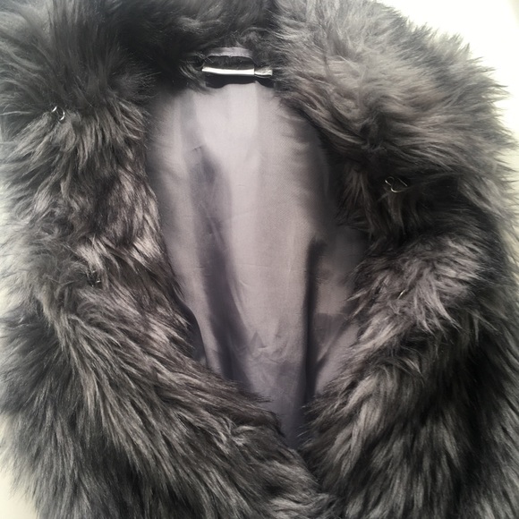 Faux Fur Vest - Picture 5 of 9